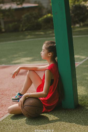 雏鸟幼儿小学生张婉莹,女大学生的沙龙室